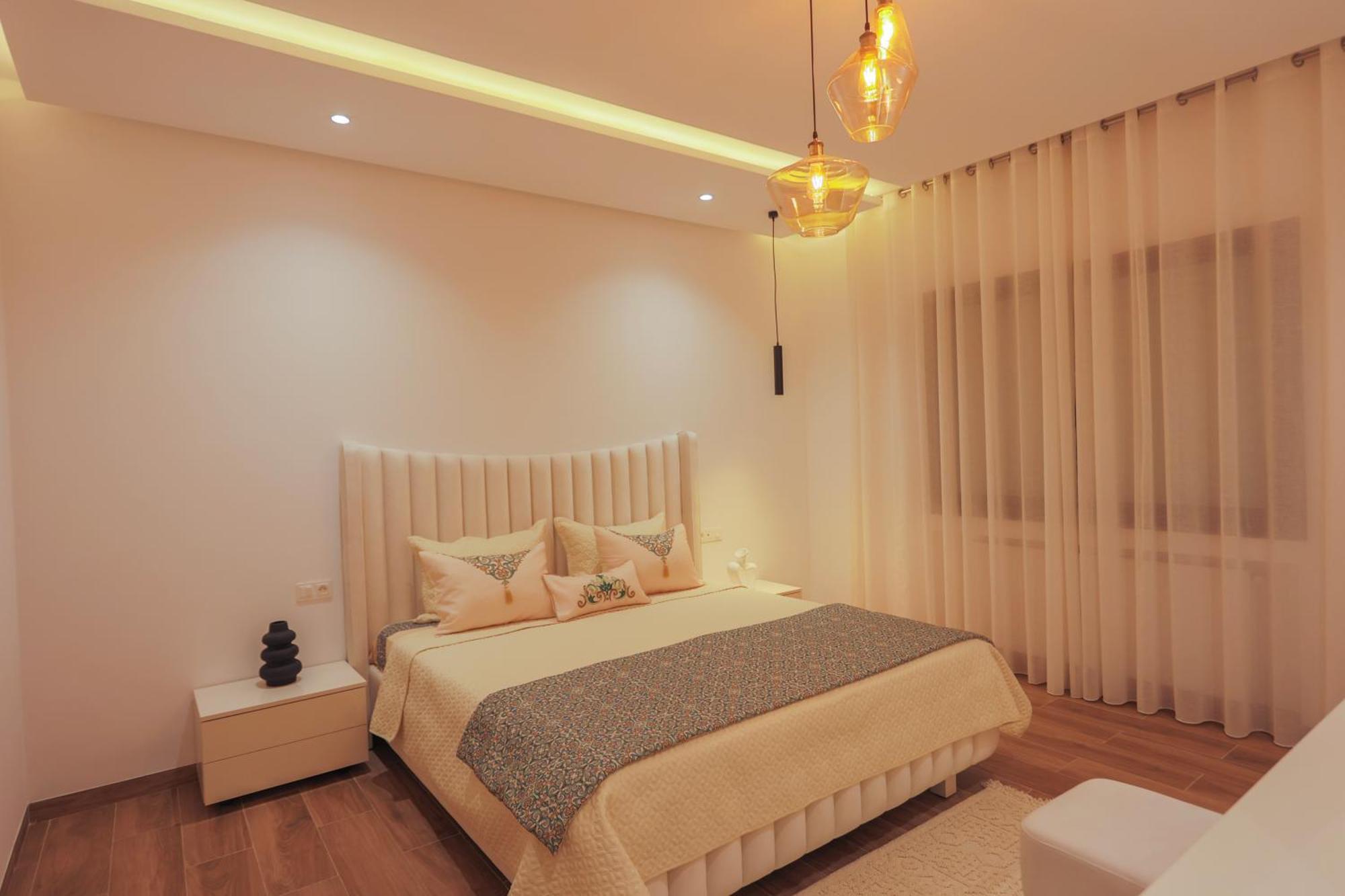 Bright And Cozy New 3 Bedrooms شقة *